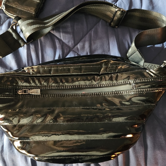 THINK ROYLN Sister Swing Patent Black Crossbody Bag with Red Lining - Picture 6 of 8